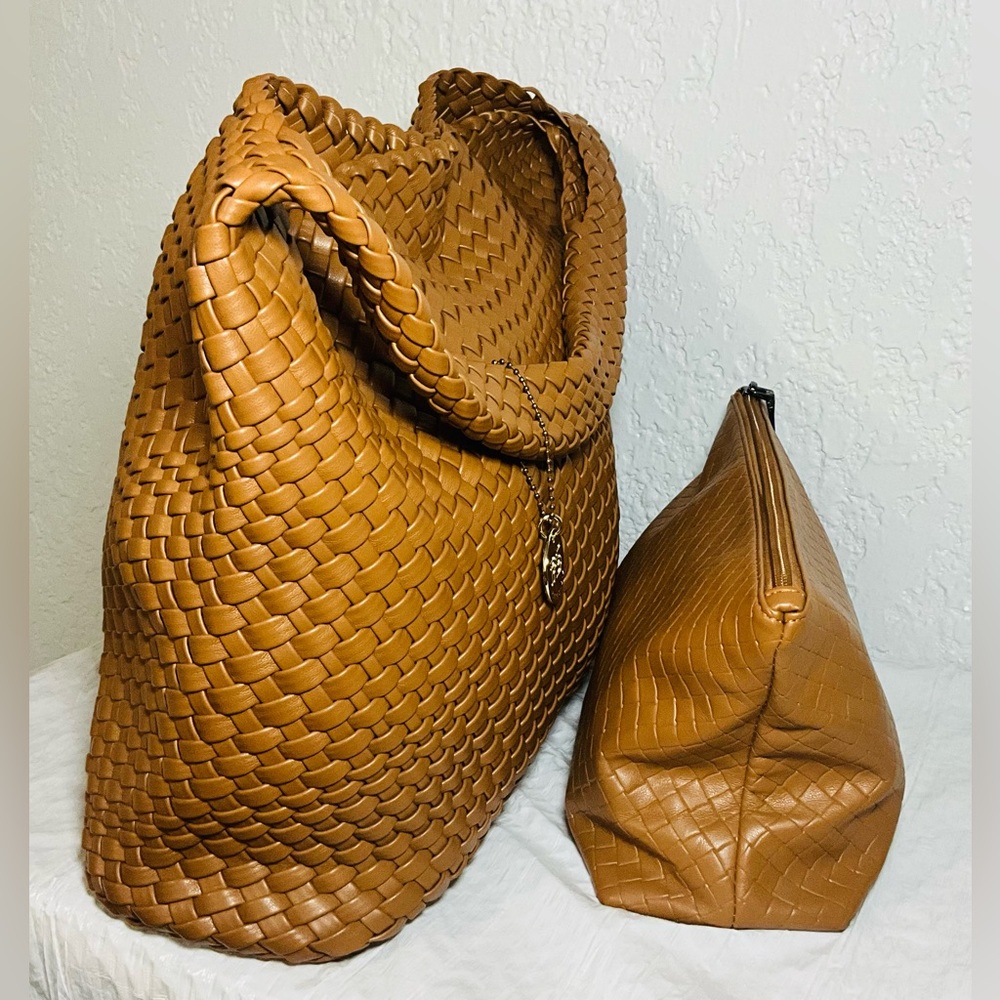 Large Woven Tote Bag – Chic Vegan Leather Braided Handbag with Top Handle - Picture 4 of 9